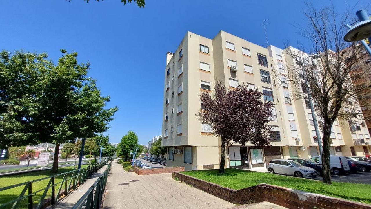 Appartamento Enjoy Lisbon Cascais Sintra 1200 Metres To Metro Blue Line Sintra Rail Line Free Parking Amadora Esterno foto