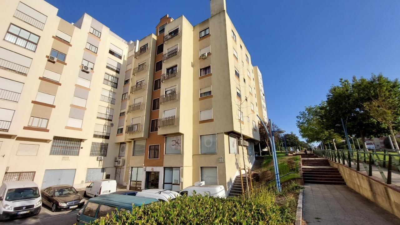 Appartamento Enjoy Lisbon Cascais Sintra 1200 Metres To Metro Blue Line Sintra Rail Line Free Parking Amadora Esterno foto