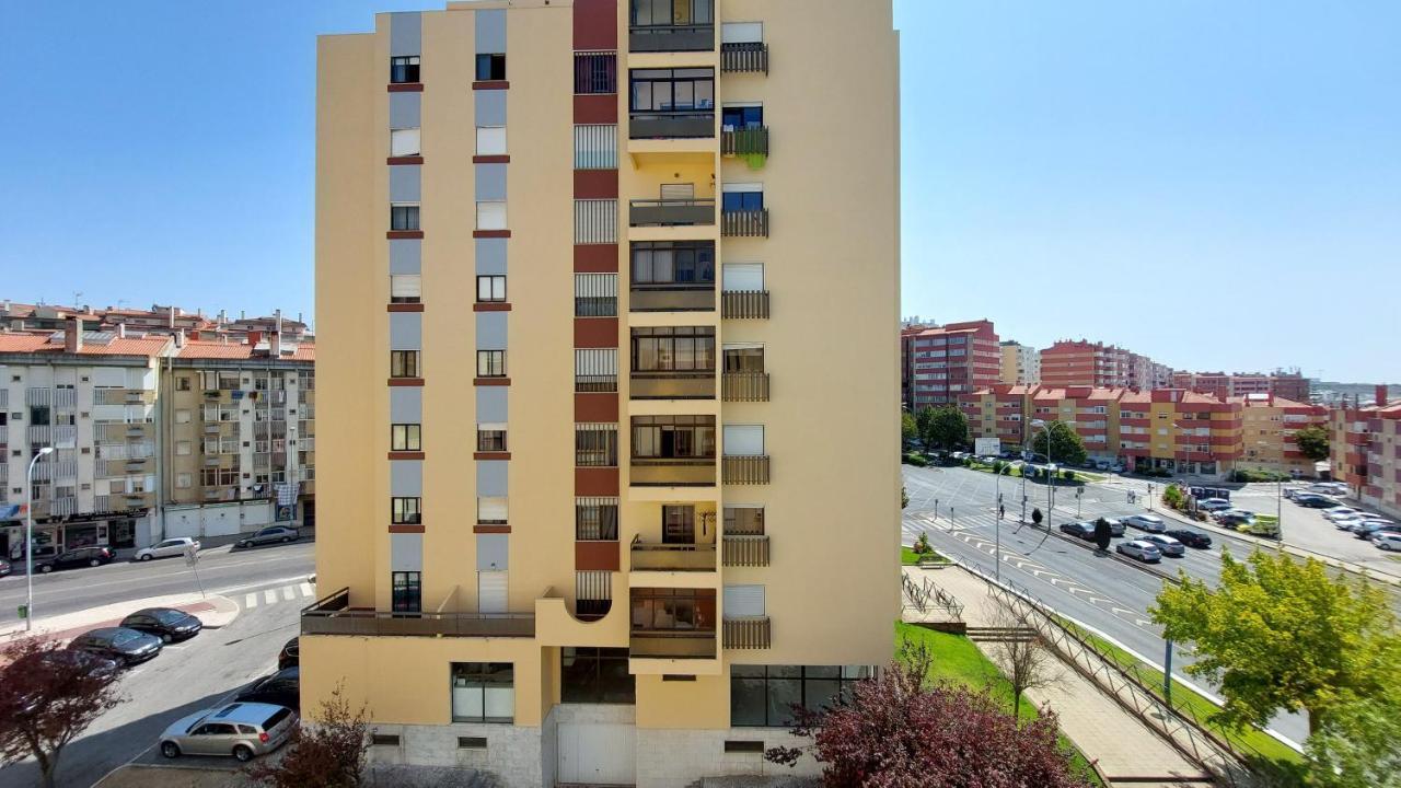 Appartamento Enjoy Lisbon Cascais Sintra 1200 Metres To Metro Blue Line Sintra Rail Line Free Parking Amadora Esterno foto