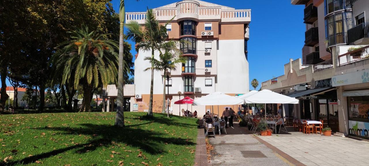 Appartamento Enjoy Lisbon Cascais Sintra 1200 Metres To Metro Blue Line Sintra Rail Line Free Parking Amadora Esterno foto