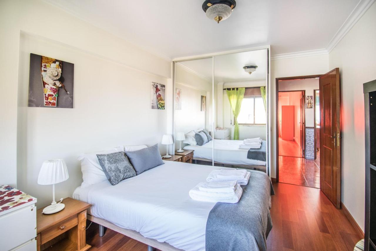Appartamento Enjoy Lisbon Cascais Sintra 1200 Metres To Metro Blue Line Sintra Rail Line Free Parking Amadora Esterno foto