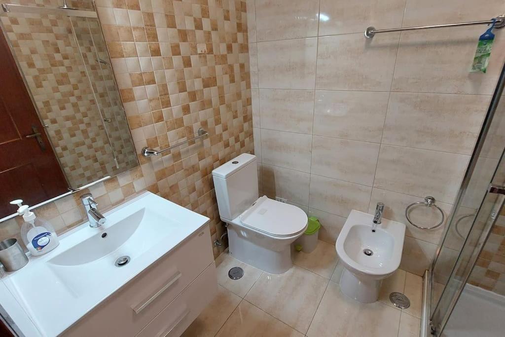 Appartamento Enjoy Lisbon Cascais Sintra 1200 Metres To Metro Blue Line Sintra Rail Line Free Parking Amadora Esterno foto