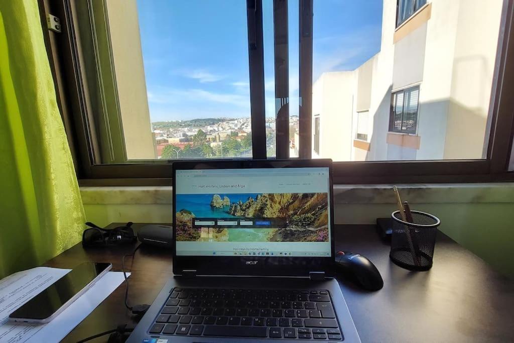 Appartamento Enjoy Lisbon Cascais Sintra 1200 Metres To Metro Blue Line Sintra Rail Line Free Parking Amadora Esterno foto